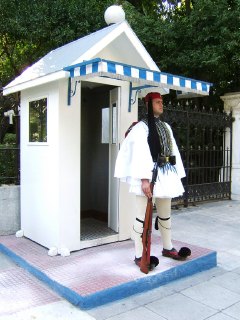 Греция. Афины. Гвардеец почетного караула (фото)