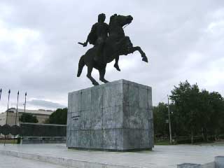 Памятник Александру Македонскому на набережной Салоников (фото)